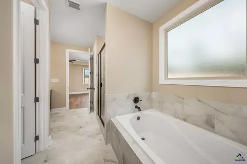 Entry Way - 2 Pleasant Oaks Dr, Perry, GA 31069 photo 5 of 5