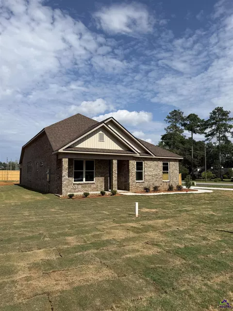 Exterior - 2 Pleasant Oaks Dr, Perry, GA 31069 photo 3 of 5