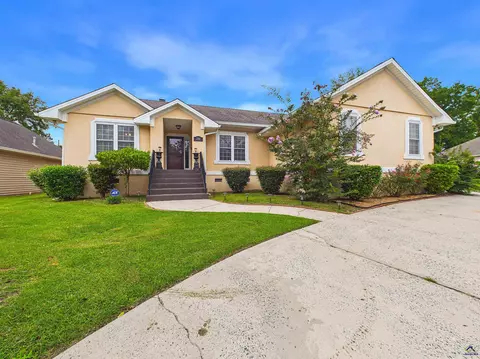 200 Autumn Trace Ct, Macon, GA 31210