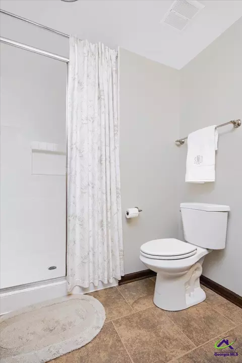 Bath - 2021 Laurel Dr, Perry, GA 31069 photo 3 of 9