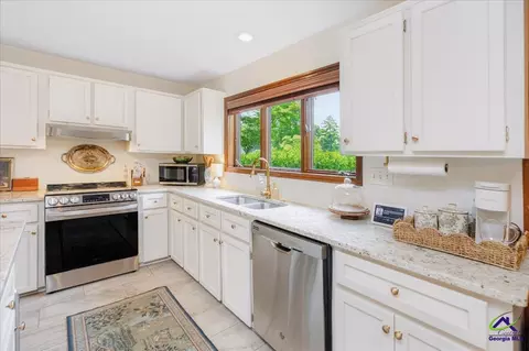 Kitchen - 2021 Laurel Dr, Perry, GA 31069 photo 3 of 13