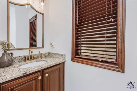 Bath - 2021 Laurel Dr, Perry, GA 31069 photo 7 of 9