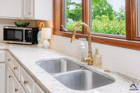 Kitchen - 2021 Laurel Dr, Perry, GA 31069 photo 7 of 13