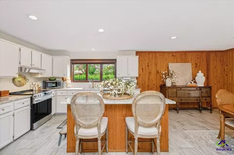 Kitchen - 2021 Laurel Dr, Perry, GA 31069 photo 2 of 13