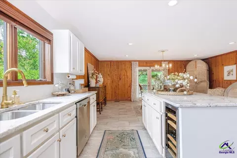 Kitchen - 2021 Laurel Dr, Perry, GA 31069 photo 11 of 13