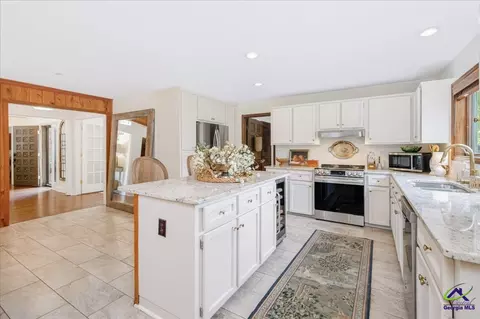 Kitchen - 2021 Laurel Dr, Perry, GA 31069 photo 5 of 13