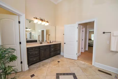 Bath - 304 Old Windmill Rd, Perry, GA 31069 photo 1 of 5