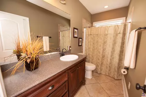 Bath - 304 Old Windmill Rd, Perry, GA 31069 photo 5 of 8