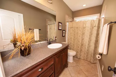 Bath - 304 Old Windmill Rd, Perry, GA 31069 photo 5 of 5