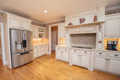 Kitchen - 304 Old Windmill Rd, Perry, GA 31069 photo 4 of 11