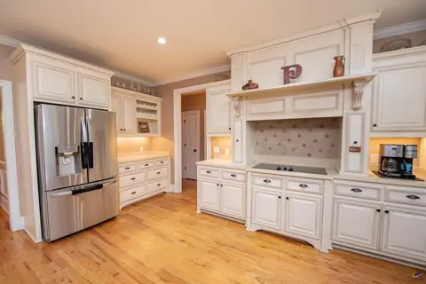 Kitchen - 304 Old Windmill Rd, Perry, GA 31069 photo 4 of 11