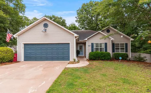 422 Hickory Glen Gln, Centerville, GA 31028