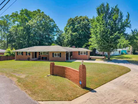 Exterior - 625 Cooper St, Perry, GA 31069 photo 3 of 17
