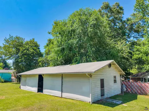Exterior - 625 Cooper St, Perry, GA 31069 photo 10 of 17