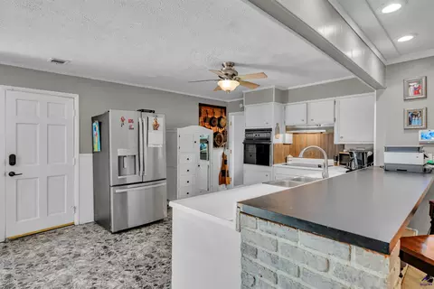 Kitchen - 625 Cooper St, Perry, GA 31069 photo 3 of 3