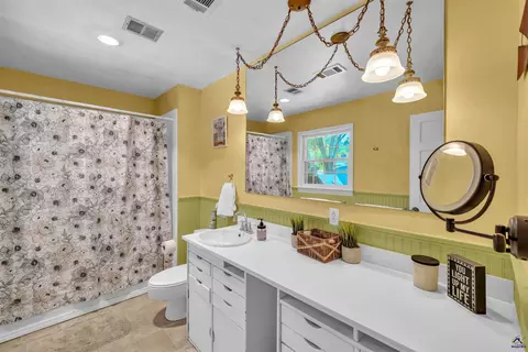 Bath - 625 Cooper St, Perry, GA 31069 photo 2 of 2