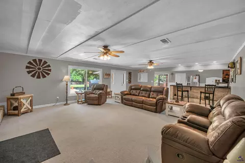 Living - 625 Cooper St, Perry, GA 31069 photo 3 of 5
