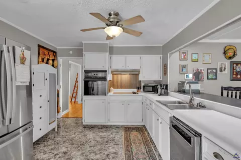 Kitchen - 625 Cooper St, Perry, GA 31069 photo 2 of 3