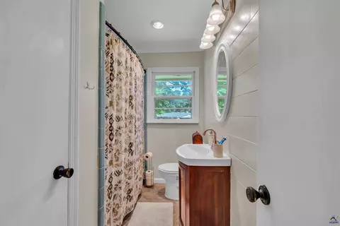 Bath - 625 Cooper St, Perry, GA 31069 photo 1 of 2
