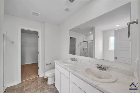 Bath - 212 Harrow Dr, Perry, GA 31069 photo 1 of 3