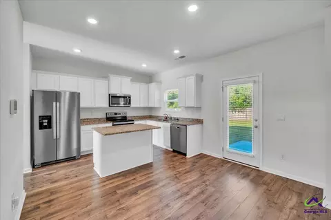 Kitchen - 212 Harrow Dr, Perry, GA 31069 photo 1 of 2