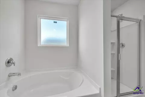 Bath - 212 Harrow Dr, Perry, GA 31069 photo 2 of 3
