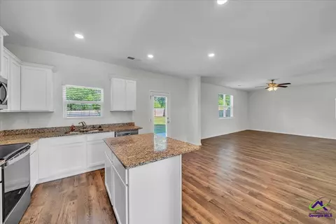 Entry Way - 212 Harrow Dr, Perry, GA 31069 photo 6 of 10