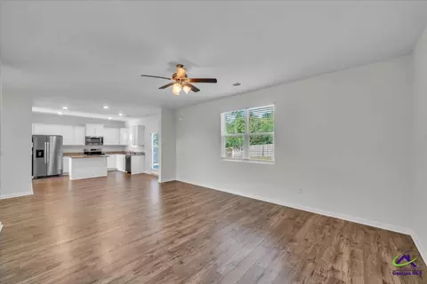 Living - 212 Harrow Dr, Perry, GA 31069 photo 3 of 3