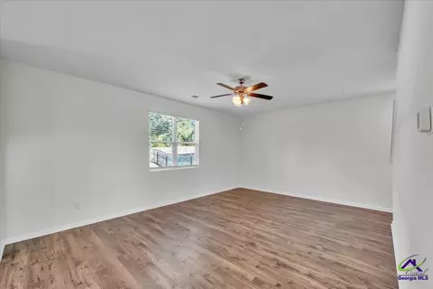 Living - 212 Harrow Dr, Perry, GA 31069 photo 1 of 3