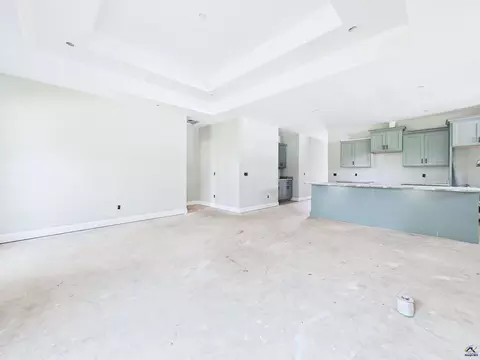 Living - 149 Early Dr, Byron, GA 31008 photo 3 of 5