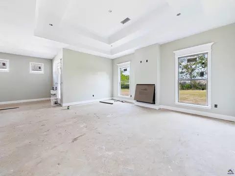 Living - 149 Early Dr, Byron, GA 31008 photo 1 of 5