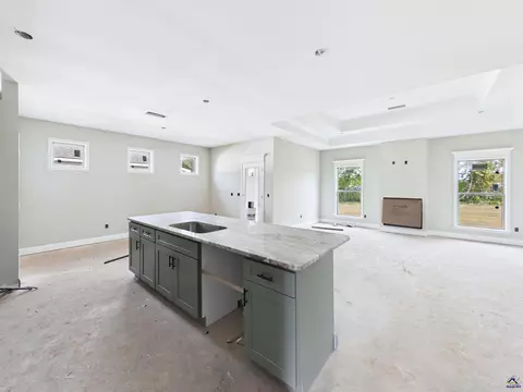Living - 149 Early Dr, Byron, GA 31008 photo 5 of 5