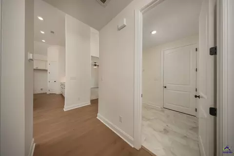Entry Way - 4 Pleasant Oaks Dr, Perry, GA 31069 photo 2 of 2