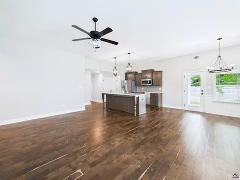 Living - 119 Back Cedar Ln, Warner Robins, GA 31093 photo 3 of 4