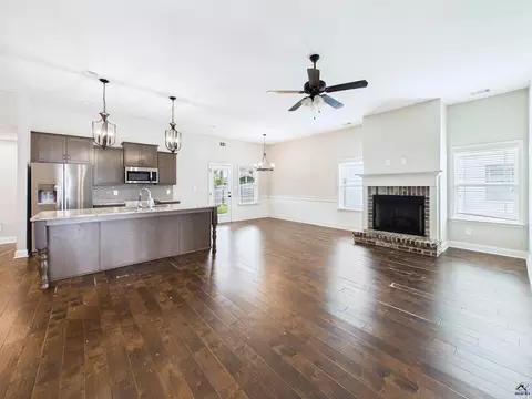 Living - 119 Back Cedar Ln, Warner Robins, GA 31093 photo 1 of 4