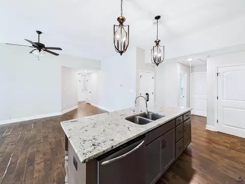 Kitchen - 119 Back Cedar Ln, Warner Robins, GA 31093 photo 5 of 7