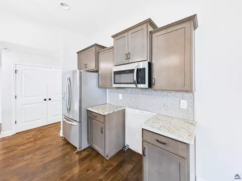 Kitchen - 119 Back Cedar Ln, Warner Robins, GA 31093 photo 6 of 7