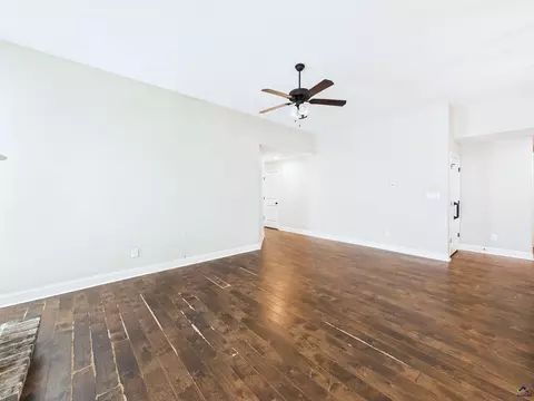 Living - 119 Back Cedar Ln, Warner Robins, GA 31093 photo 4 of 4