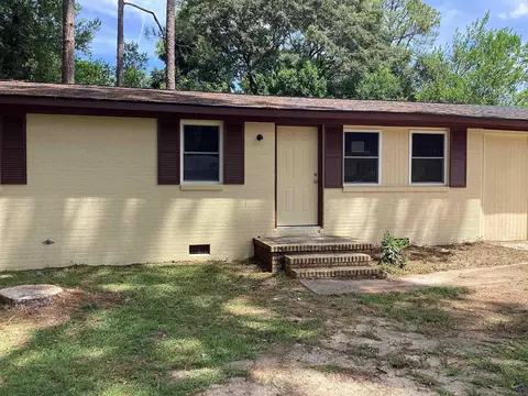 209 E Valley Dr, Fort Valley, GA 31030