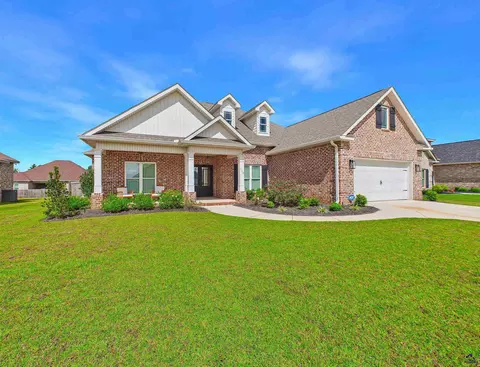 110 Woodwinds Ct, Kathleen, GA 31047