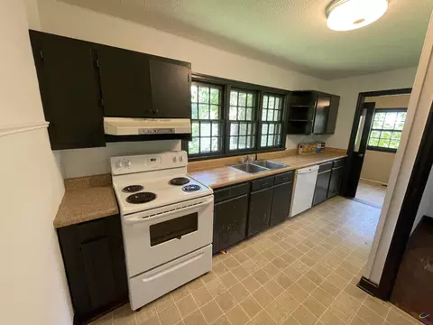 Kitchen - 110 W Peter St, Cochran, GA 31014 photo 1 of 2