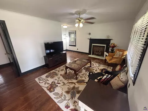 Living - 110 W Peter St, Cochran, GA 31014 photo 1 of 3