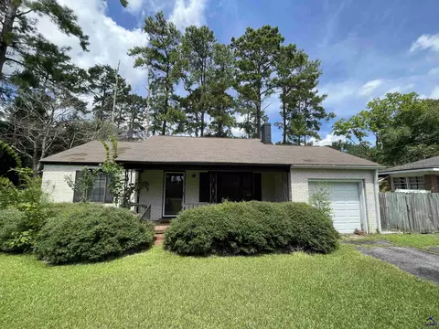 Exterior - 110 W Peter St, Cochran, GA 31014 photo 2 of 5