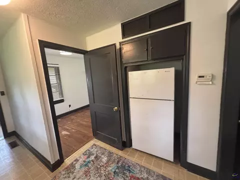 Entry Way - 110 W Peter St, Cochran, GA 31014 photo 1 of 3
