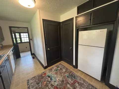 Entry Way - 110 W Peter St, Cochran, GA 31014 photo 2 of 3