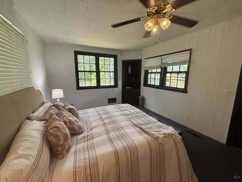Bedroom - 110 W Peter St, Cochran, GA 31014 photo 4 of 10