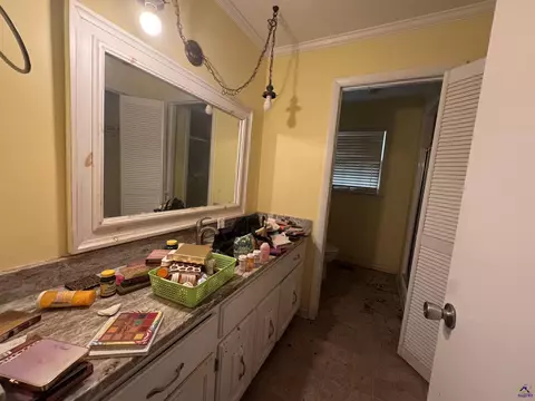 Bath - 110 Bayview Dr, Perry, GA 31069 photo 1 of 2