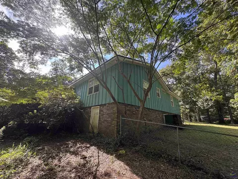 Exterior - 110 Bayview Dr, Perry, GA 31069 photo 6 of 12
