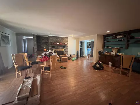 Living - 110 Bayview Dr, Perry, GA 31069 photo 3 of 4