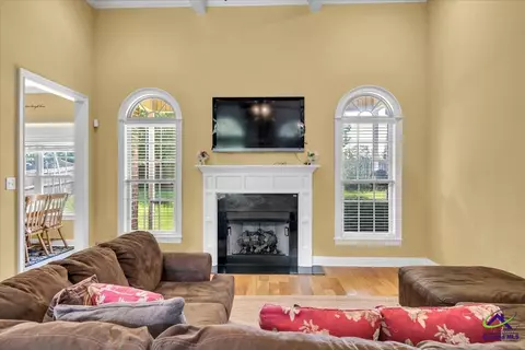 Living - 805 Arbor Ln, Centerville, GA 31028 photo 1 of 7